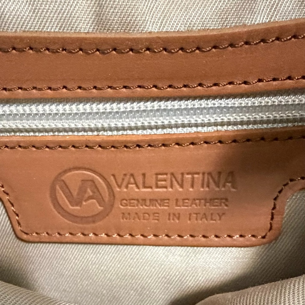 Elegant Valentina Cream and Tan Leather Shoulder Bag - Picture 3 of 6